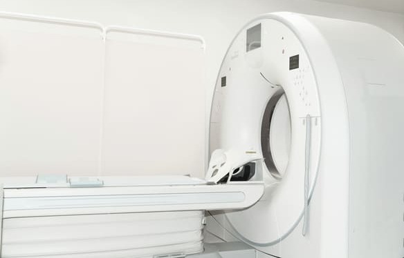 GE製1.5T 超伝導型 MRI Optima MR360